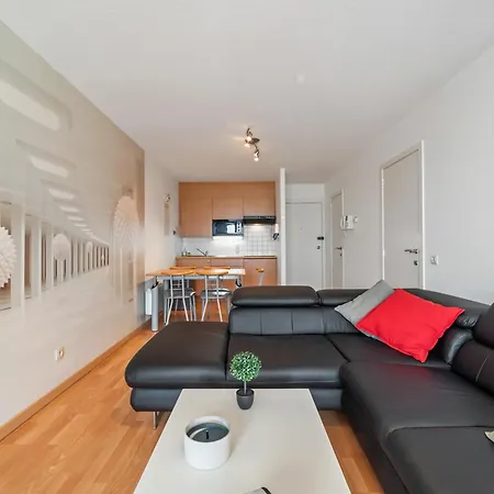 One-bedroom Flat With Sea Views And Parking Апартаменты *