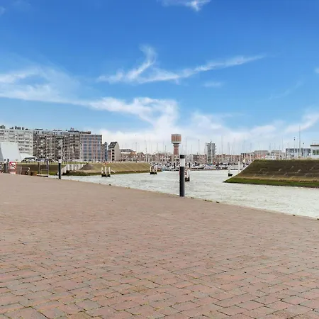 Апартаменты One-bedroom Flat With Sea Views And Parking Бланкенберге