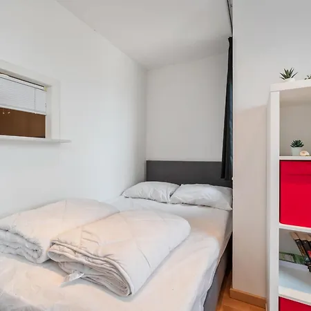 One-bedroom Flat With Sea Views And Parking *