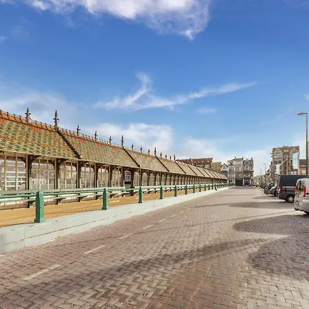 One-bedroom Flat With Sea Views And Parking *